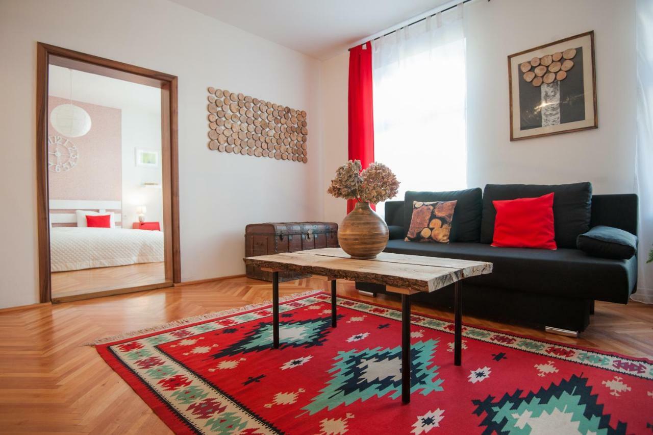 Spacious Stylish Apartment In Old Town ซีบิว ภายนอก รูปภาพ